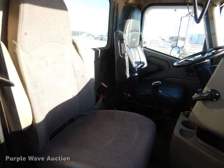 image for item MT9847 2014 International 9900i  semi truck