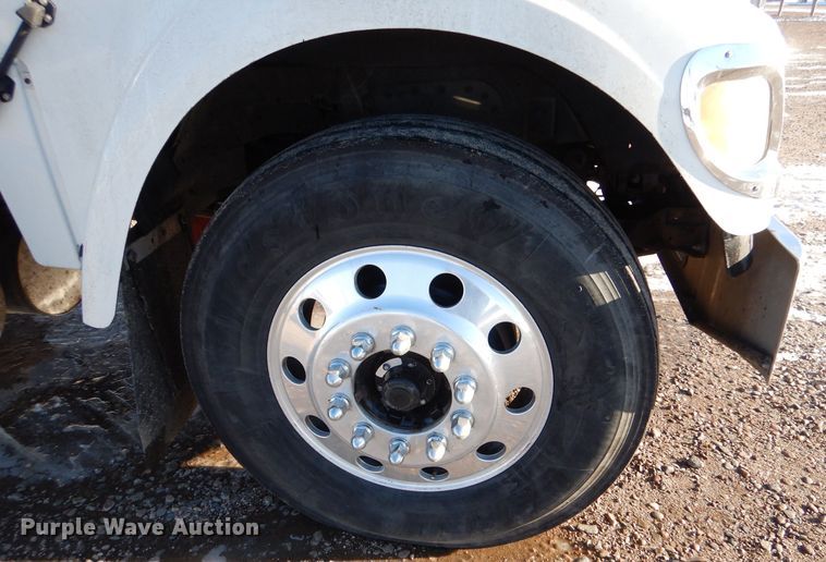 image for item MT9847 2014 International 9900i  semi truck