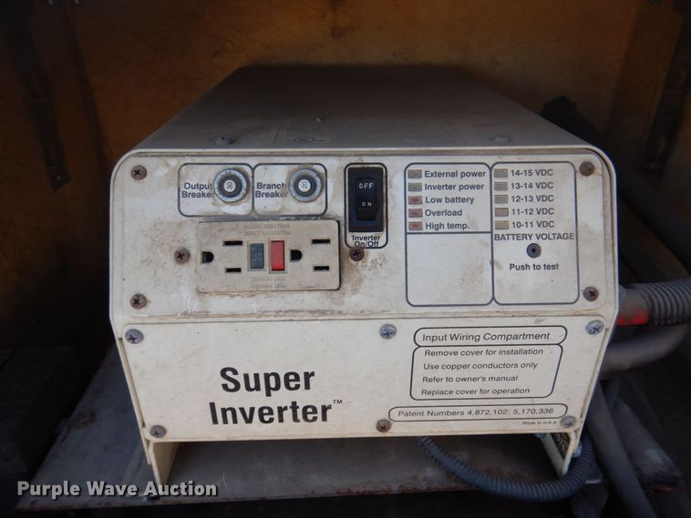 image for item MW9351 2004 International 7300  bucket truck