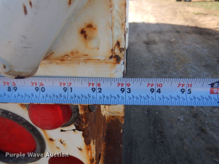 image for item MW9351 2004 International 7300  bucket truck