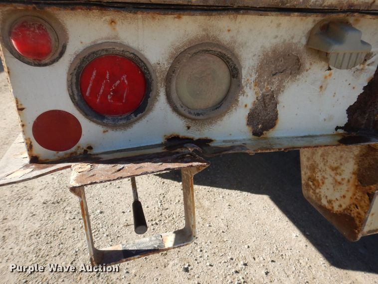 image for item MW9351 2004 International 7300  bucket truck