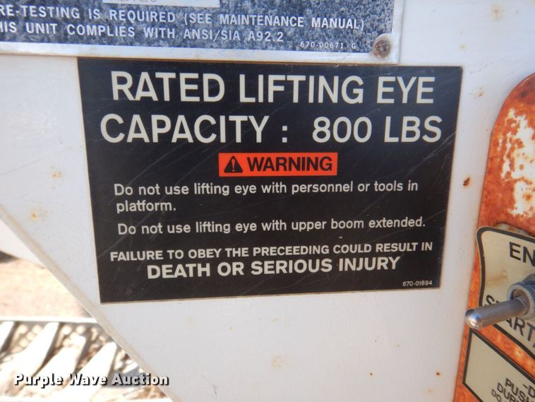 image for item MW9351 2004 International 7300  bucket truck