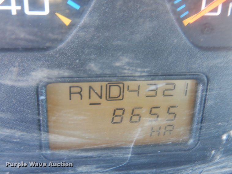 image for item MW9351 2004 International 7300  bucket truck