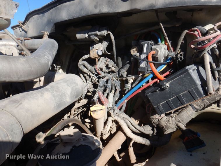 image for item MW9351 2004 International 7300  bucket truck