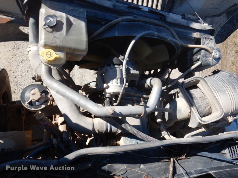 image for item MW9351 2004 International 7300  bucket truck