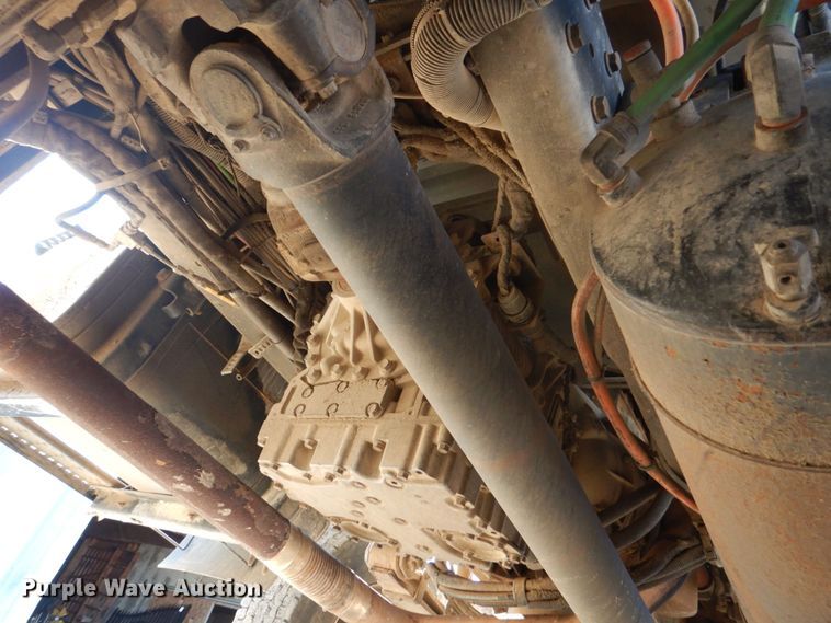 image for item MW9351 2004 International 7300  bucket truck