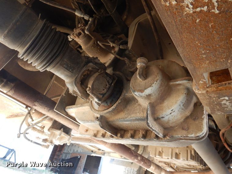 image for item MW9351 2004 International 7300  bucket truck