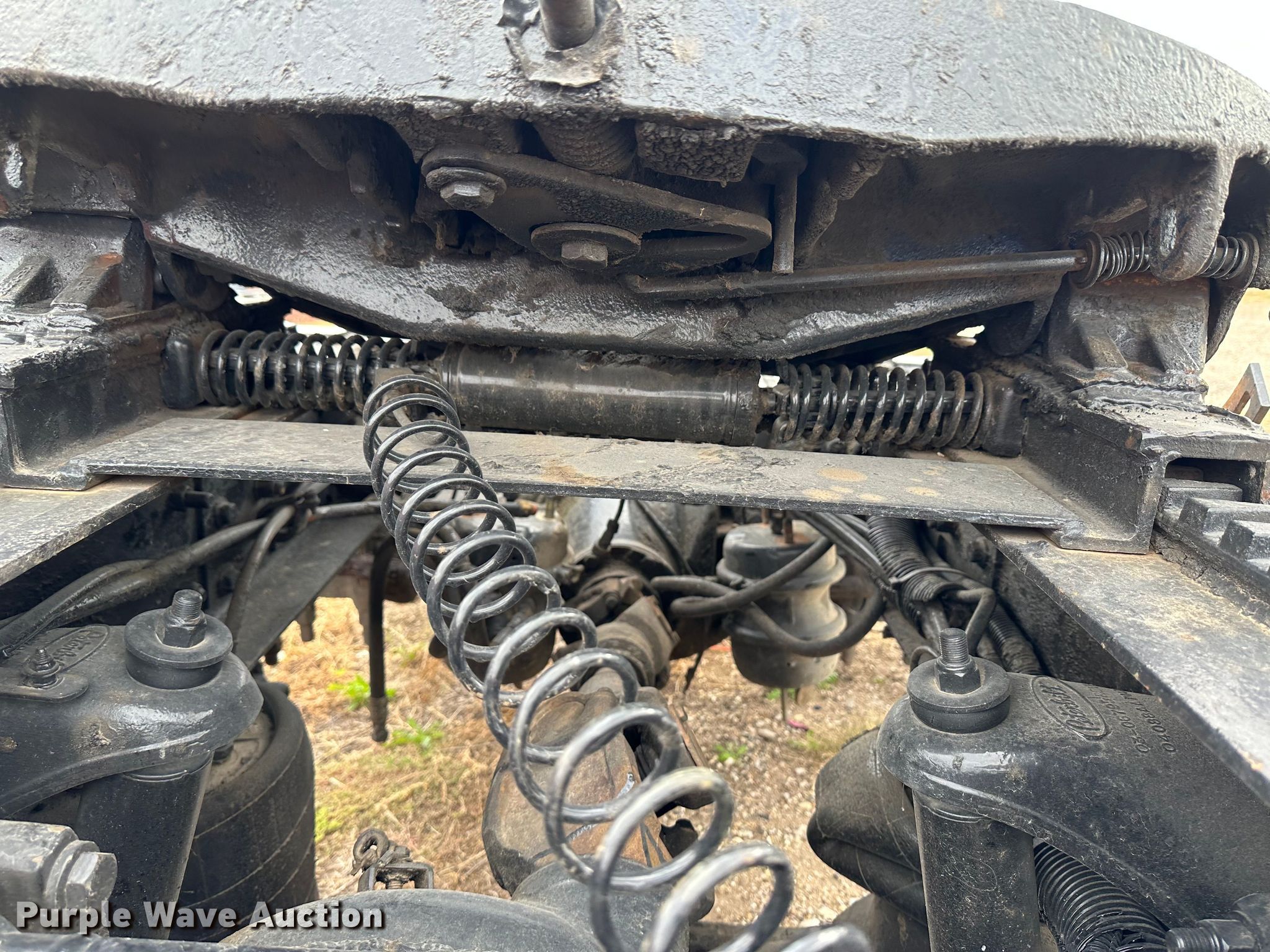 Peterbilt rear axle assembly in Russell, KS | Item JD9152 sold | Purple ...