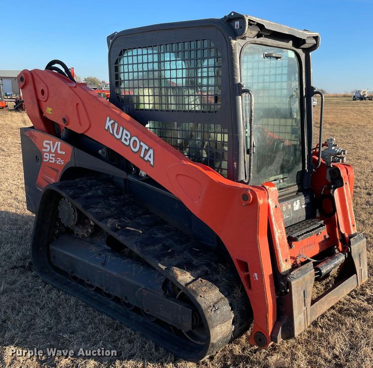 image for item DL0732 2020 Kubota SVL95-2S tracked skid steer loader