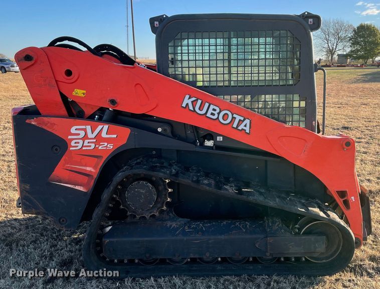 image for item DL0732 2020 Kubota SVL95-2S tracked skid steer loader