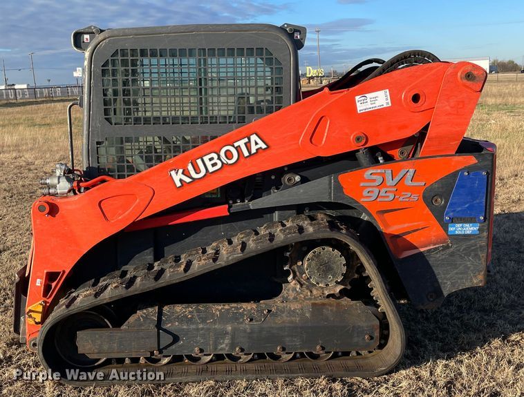 image for item DL0732 2020 Kubota SVL95-2S tracked skid steer loader