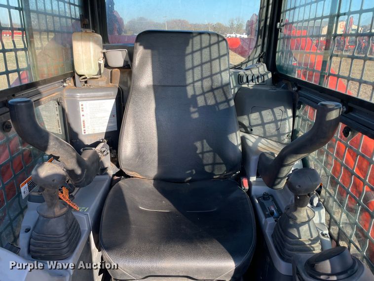 image for item DL0732 2020 Kubota SVL95-2S tracked skid steer loader