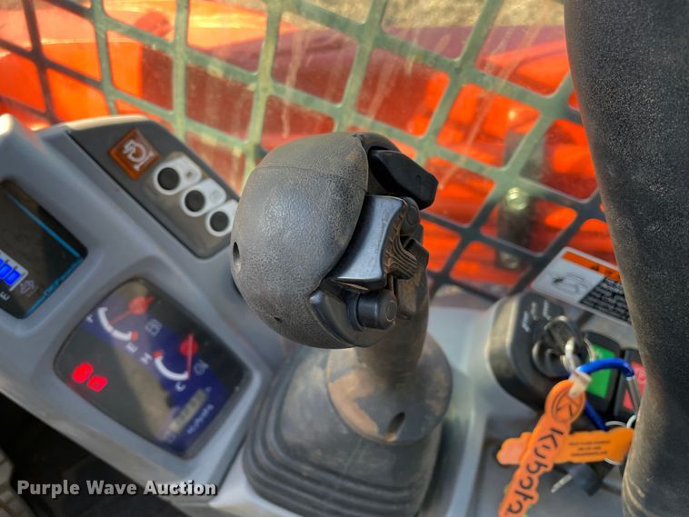 image for item DL0732 2020 Kubota SVL95-2S tracked skid steer loader