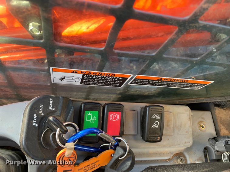 image for item DL0732 2020 Kubota SVL95-2S tracked skid steer loader