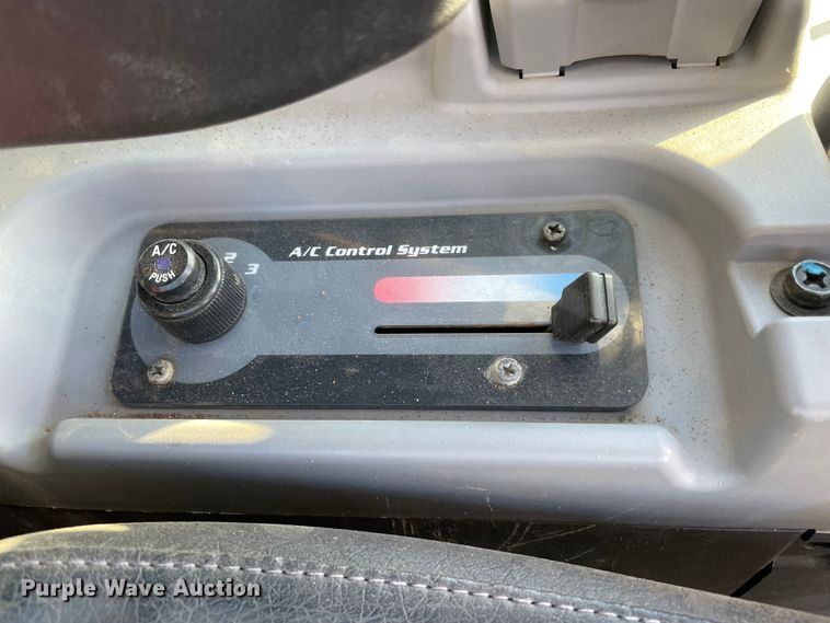 image for item DL0732 2020 Kubota SVL95-2S tracked skid steer loader