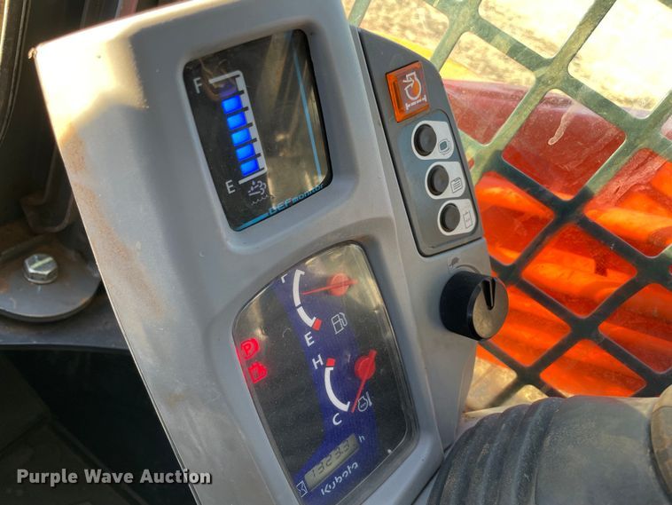 image for item DL0732 2020 Kubota SVL95-2S tracked skid steer loader