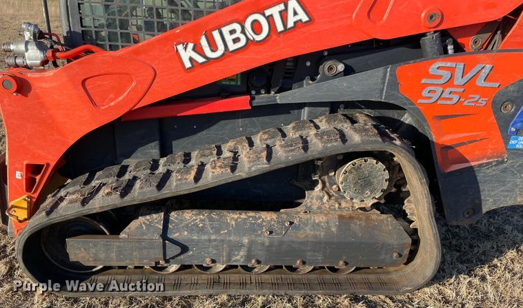 image for item DL0732 2020 Kubota SVL95-2S tracked skid steer loader