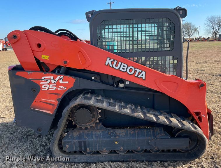 image for item DL0733 2019 Kubota SVL95-2S tracked skid steer loader