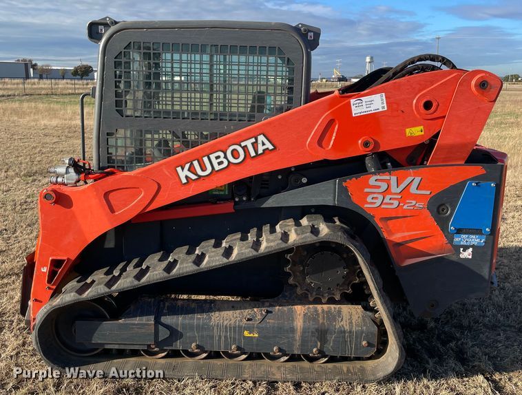 image for item DL0733 2019 Kubota SVL95-2S tracked skid steer loader