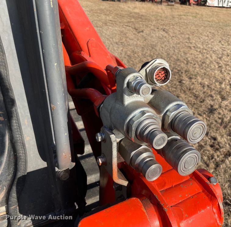 image for item DL0733 2019 Kubota SVL95-2S tracked skid steer loader