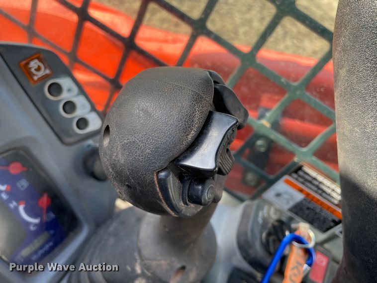 image for item DL0733 2019 Kubota SVL95-2S tracked skid steer loader