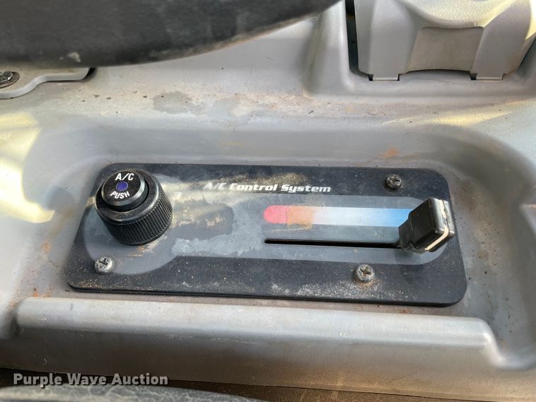 image for item DL0733 2019 Kubota SVL95-2S tracked skid steer loader