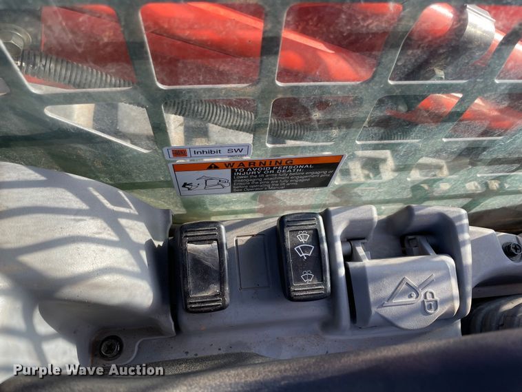 image for item DL0733 2019 Kubota SVL95-2S tracked skid steer loader