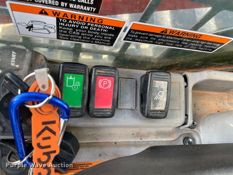 image for item DL0733 2019 Kubota SVL95-2S tracked skid steer loader