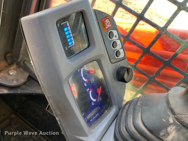 image for item DL0733 2019 Kubota SVL95-2S tracked skid steer loader