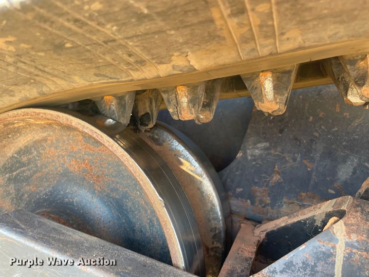 image for item DL0733 2019 Kubota SVL95-2S tracked skid steer loader