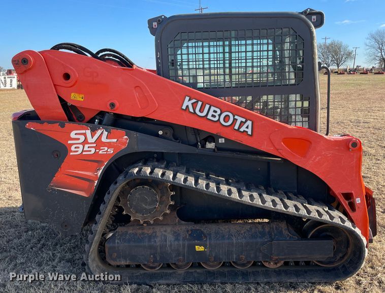 image for item DL0735 2019 Kubota SVL95-2S tracked skid steer loader