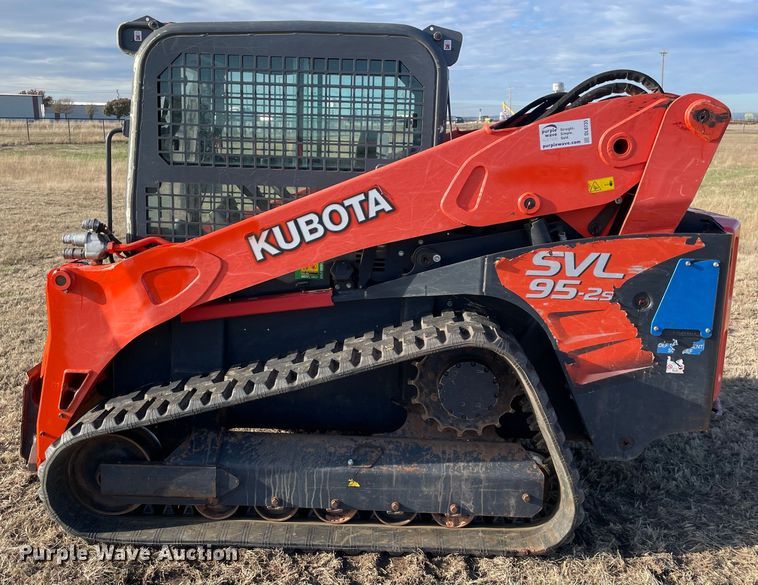 image for item DL0735 2019 Kubota SVL95-2S tracked skid steer loader
