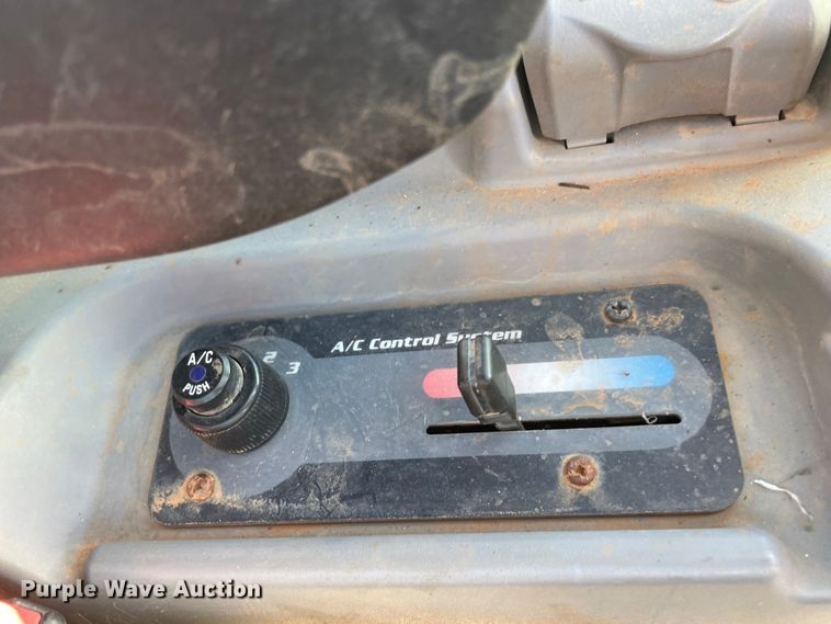 image for item DL0735 2019 Kubota SVL95-2S tracked skid steer loader