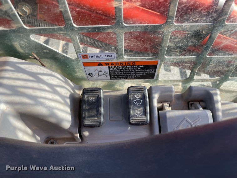 image for item DL0735 2019 Kubota SVL95-2S tracked skid steer loader