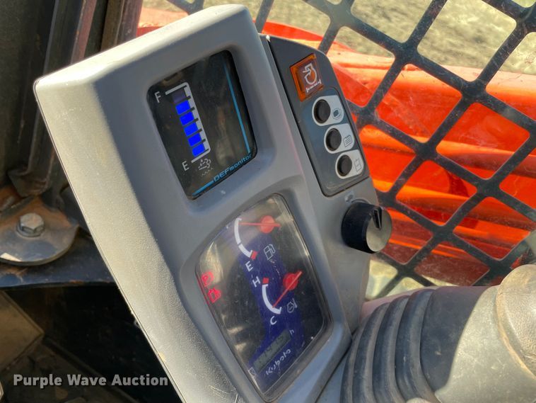 image for item DL0735 2019 Kubota SVL95-2S tracked skid steer loader