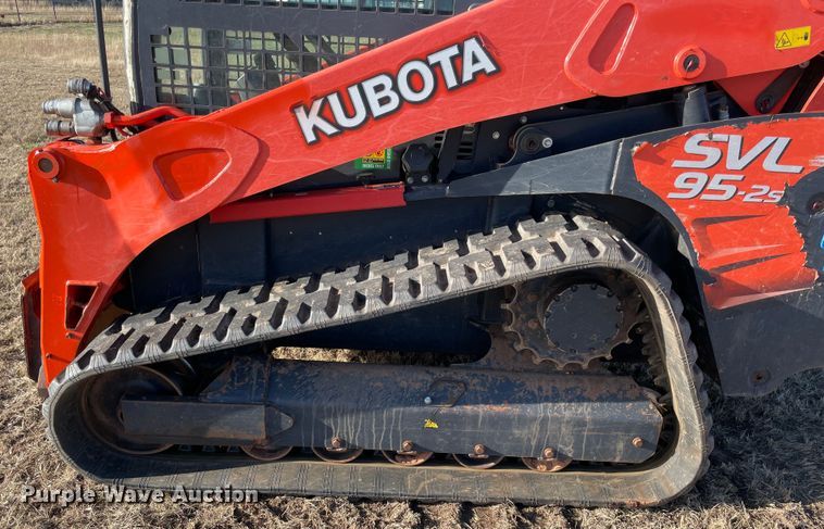 image for item DL0735 2019 Kubota SVL95-2S tracked skid steer loader