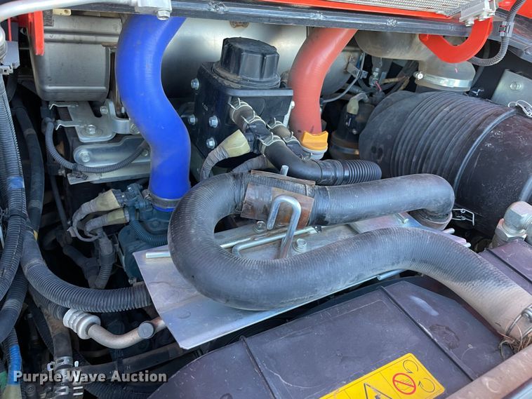 image for item DL0736 2018 Kubota SVL95-2S tracked skid steer loader