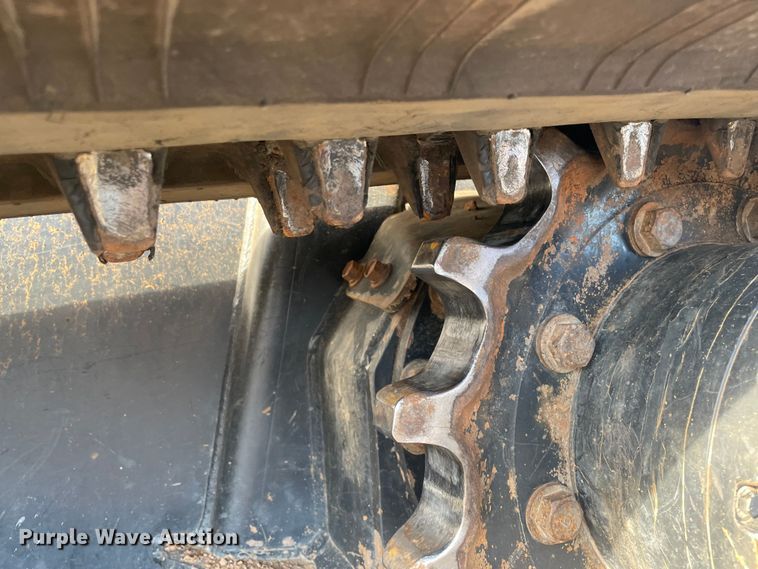 image for item DL0736 2018 Kubota SVL95-2S tracked skid steer loader