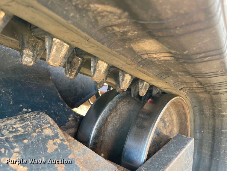 image for item DL0736 2018 Kubota SVL95-2S tracked skid steer loader