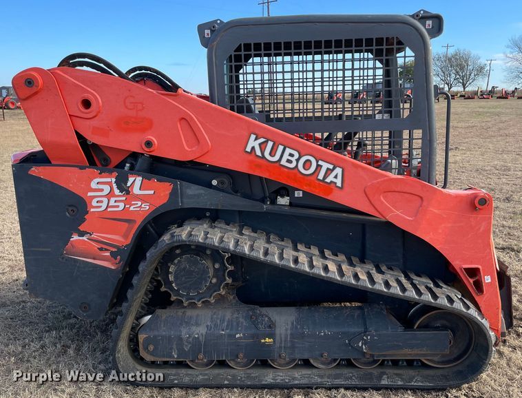 image for item DL0737 2019 Kubota SVL95-2S tracked skid steer loader