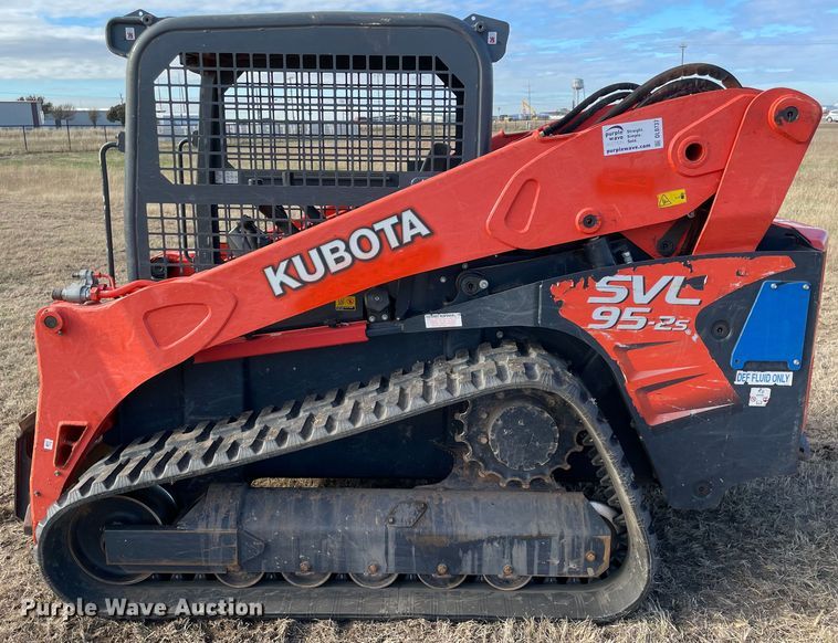 image for item DL0737 2019 Kubota SVL95-2S tracked skid steer loader