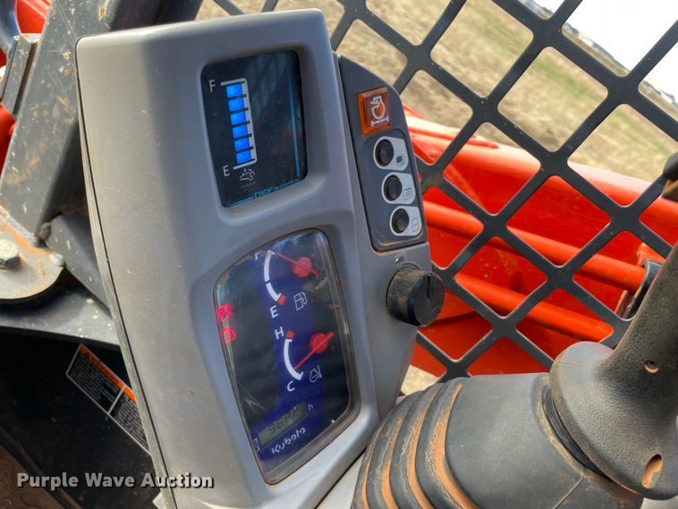 image for item DL0737 2019 Kubota SVL95-2S tracked skid steer loader