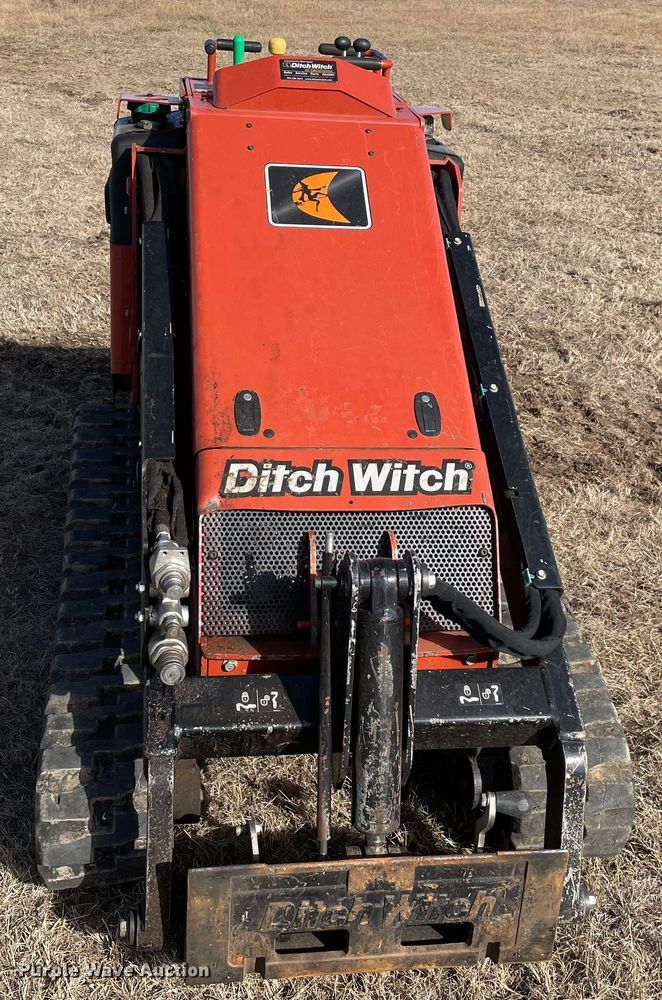 image for item DL0746 2020 Ditch Witch SK800  compact utility loader