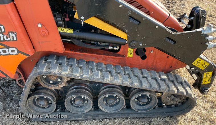 image for item DL0746 2020 Ditch Witch SK800  compact utility loader