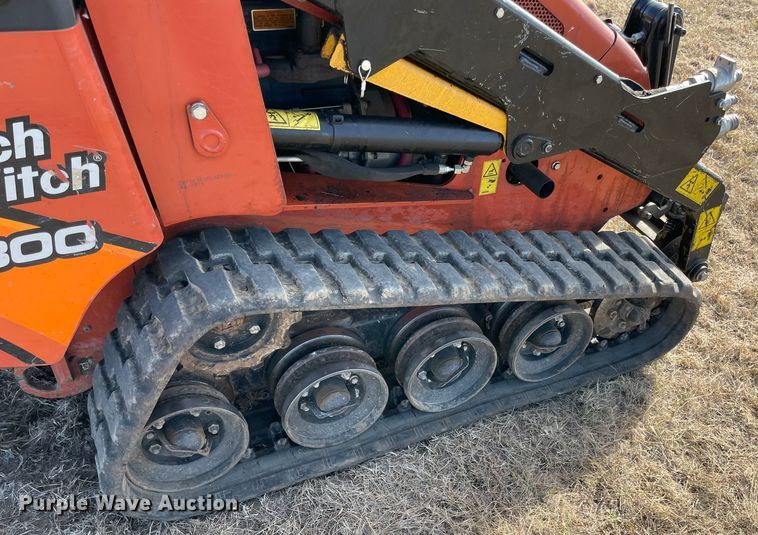 image for item DL0746 2020 Ditch Witch SK800  compact utility loader