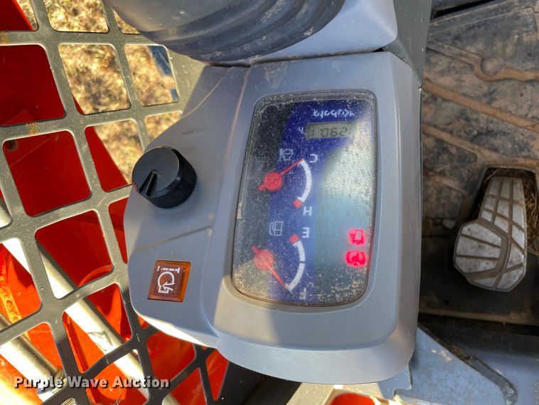 image for item DN7532 2020 Kubota SVL65-2  tracked skid steer loader