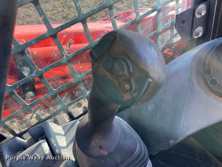 image for item DN7557 2020 Kubota SVL75-2  tracked skid steer loader