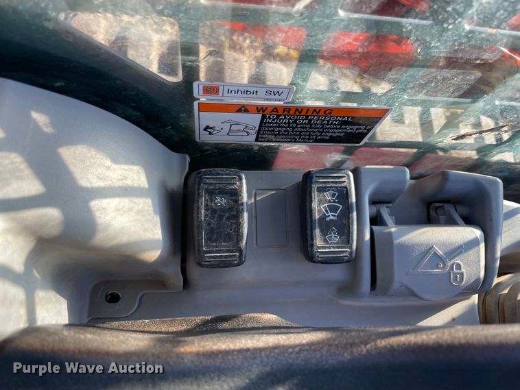 image for item DN7557 2020 Kubota SVL75-2  tracked skid steer loader