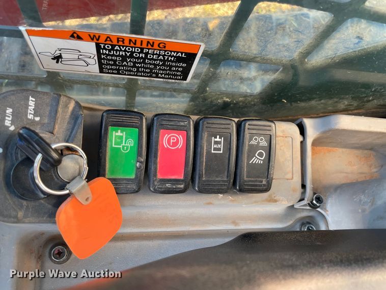 image for item DN7557 2020 Kubota SVL75-2  tracked skid steer loader