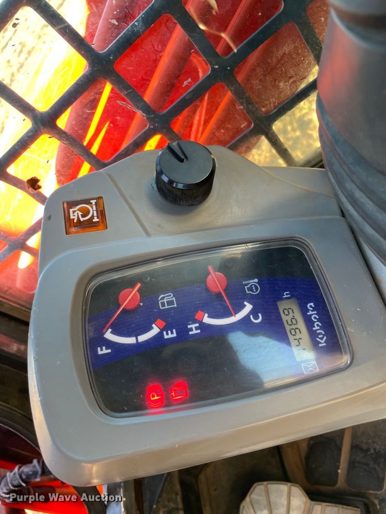 image for item DN7557 2020 Kubota SVL75-2  tracked skid steer loader